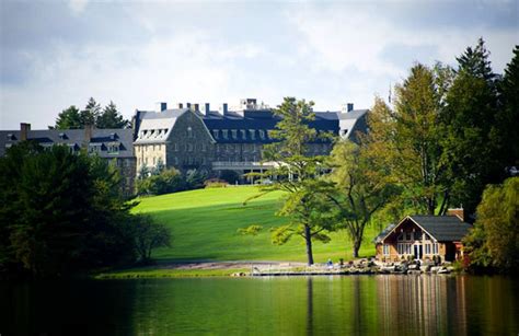 6 Best Poconos Resorts for Families | Family Vacation Critic