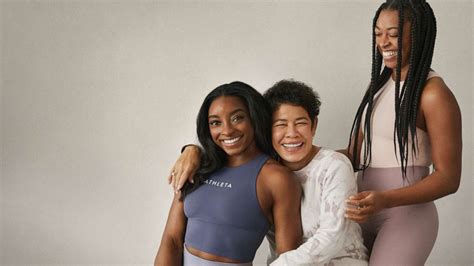 Simone Biles poses with mom, sister for Athleta 'Power of We' campaign ...