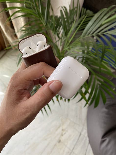 My 3 year old 1st gen Airpods started showing its age. So I got a new one. : airpods