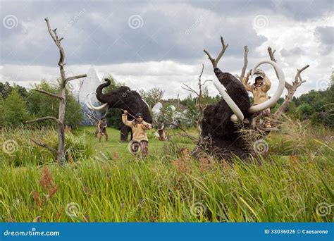 Cavemen Hunt Royalty Free Stock Image - Image: 33036026