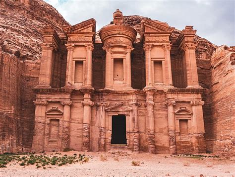 Guide to Visiting the Ancient City of Petra, Jordan