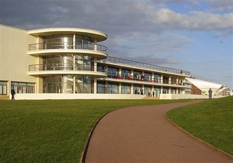 Bexhill Beach - Photo "De-La-Warr Pavilion, Bexhill" :: British Beaches