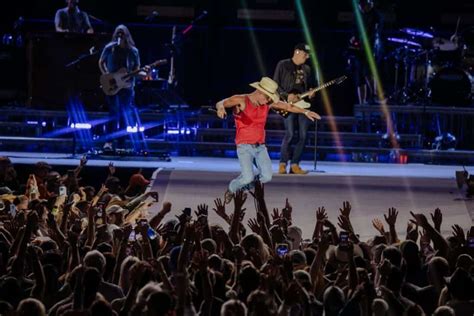 Kenny Chesney Promises Setlist 'Surprises' On I Go Back Tour - Country Now