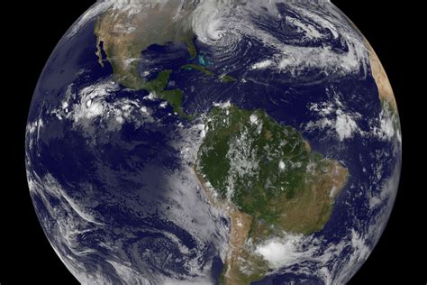 NASA satellite captures stunning image of Hurricane Sandy ahead of US ...