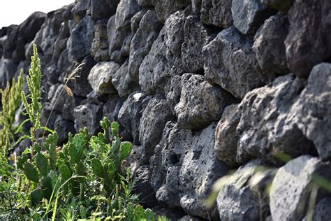 7 Ways in Which #Basalt_Rocks Are Most Useful | Basalt rock, Basalt, Grain texture