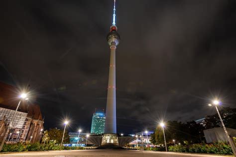 Premium Photo | Berlin tv tower at night