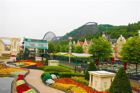 Korea Diaries: Everland Resort - Laces and Tiaras