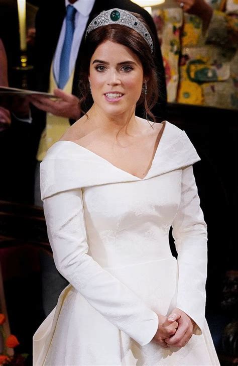 Tudo sobre o look de noiva da princesa Eugenie | Princess eugenie, Eugenie wedding, Princess ...