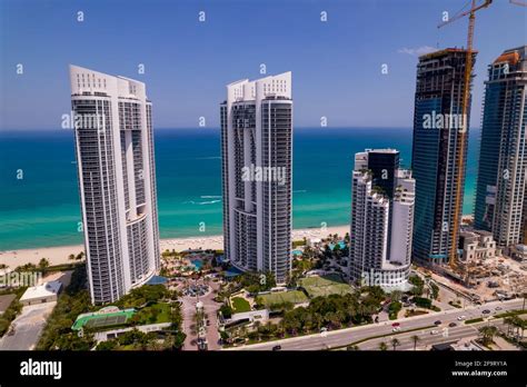 Trump towers, sunny isles hi-res stock photography and images - Alamy