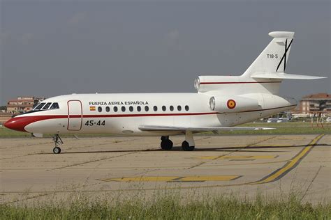 File:Dassault Falcon 900B.jpg - Wikimedia Commons