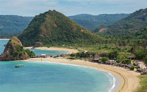 PANTAI SENGGIGI Lombok Tiket & Daya Tarik - Januari 2024