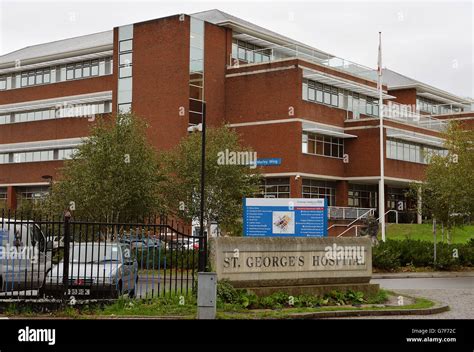 The main entrance for st georges hospital in tooting hi-res stock photography and images - Alamy