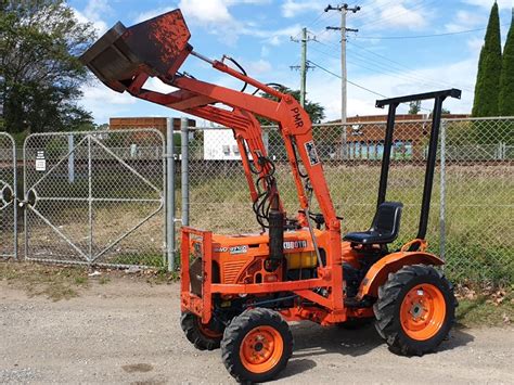 Kubota B7100 Compact Tractor with Loader – 4WD Auction (0002-5036666) | Grays Australia