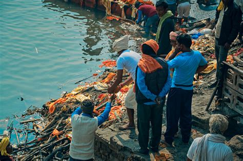 Hindu Cremation Rituals At Manikarnika Ghat Varanasi Stock Photo - Download Image Now - iStock