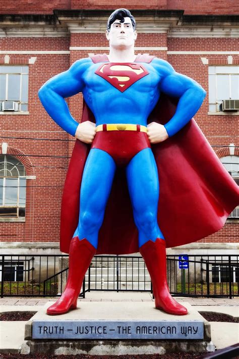 Giant Superman Statue in Metropolis, Illinois - Silly America