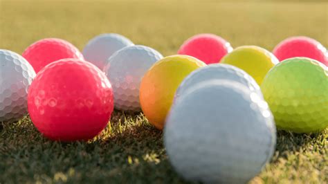 How Different Golf Ball Colours Impact Visual Perception