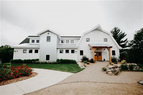 Gathered Oaks - Alexandria, MN - Wedding Venue