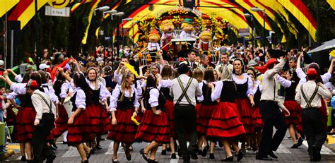 Oktoberfest de Santa Cruz do Sul (RS) escolhe rainha e princesas da festa