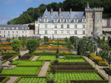 Château de Villandry and gardens - Castle and its keep dominating the vegetable garden ...