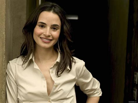 Mia Maestro - actriz argentina de teatro, cine y televisión.