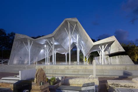 Ron Shenkin Designs A Concrete Shelter For A Cemetery | CONTEMPORIST