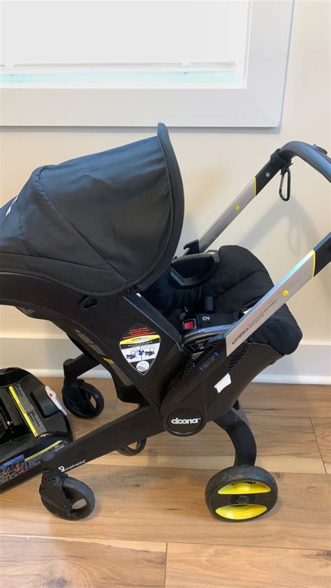 Doona Car Seat Stroller combo w Base for Sale in Atlanta, GA - OfferUp