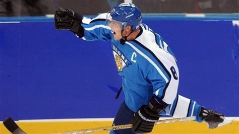 Teemu Selanne's No. 8 retired internationally by Finland | CBC Sports