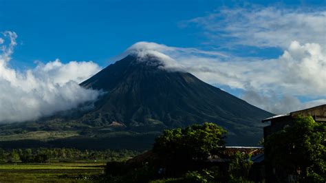 Mt. Mayon's ‘mountain chapel’ gives hope to pilgrims | Inquirer News