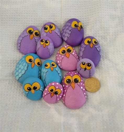 Groups of owls painted by Yvonne | Painted rocks owls, Rock painting art, Painted rocks craft