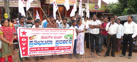 DYFI Protests for Equal Price System for the Foods in Hotels – KANNADIGA WORLD