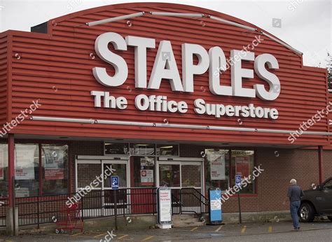 Outside Staples Store Woburn Massachusetts Usa Editorial Stock Photo ...