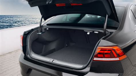 13 Important Things Every Car Owner Should Keep In Their Trunk