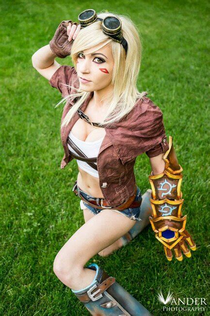 Gorgeous Ezreal Cosplay Fearlessly Explores The Realm