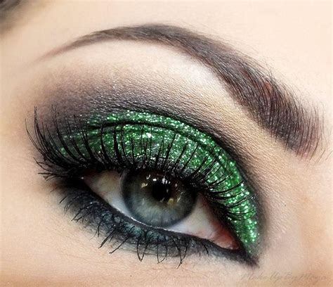 15 Eye Makeup Ideas Involving Glitter