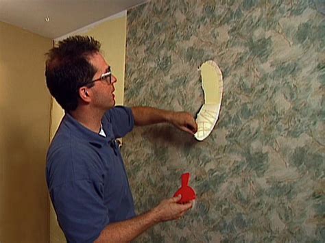 Wallpaper Removal Techniques | HGTV