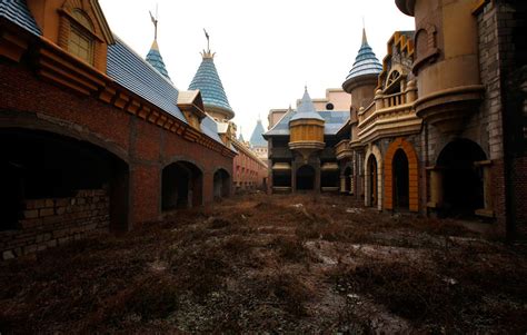 Wonderland Amusment park in China Abandoned... | Destroyed and Abandoned