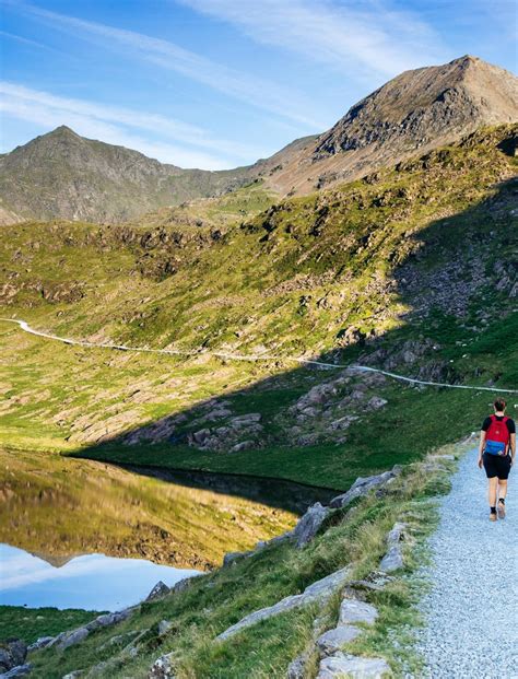 Guide to climbing Yr Wyddfa (Snowdon) routes | Visit Wales