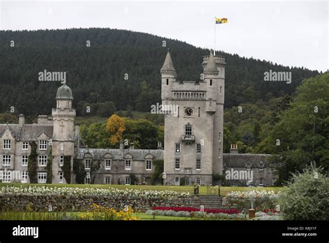 Queen Elizabeth Ii At Balmoral Castle Stock Photos & Queen Elizabeth Ii At Balmoral Castle Stock ...