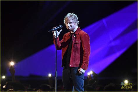 Ed Sheeran Explains His Silver Ring at BRIT Awards 2018 | Photo 1141625 ...