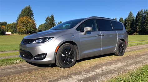 2020 Chrysler Pacifica Hybrid Review: Simply the Best | The Torque Report
