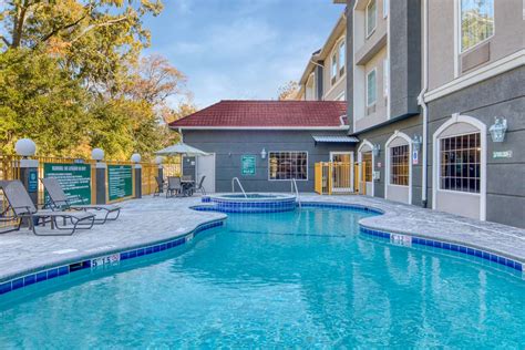 La Quinta Inn & Suites Pooler, GA - See Discounts