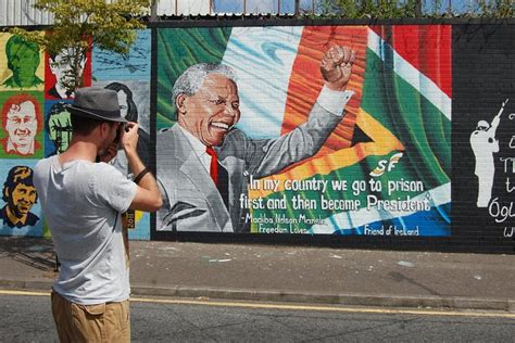 Black Cab Tour mural & political 2 hours 2023 - Belfast