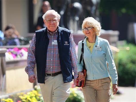 Warren Buffett's marriage to Susan Buffett is unconventional - Business ...