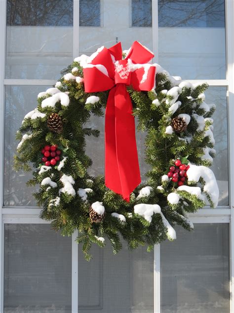 Yard and Garden: Construct a Homemade Christmas Wreath | News