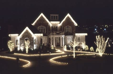 30 Luxury Homes Decorated For Christmas - Best Inspiration | White ...