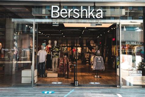 El abrigo de Bershka número 1 en ventas en toda España es largo ...