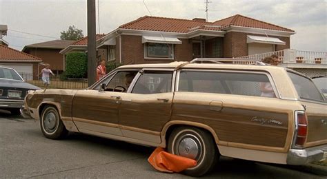 IMCDb.org: 1970 Ford LTD Country Squire in "Harry and the Hendersons, 1987"