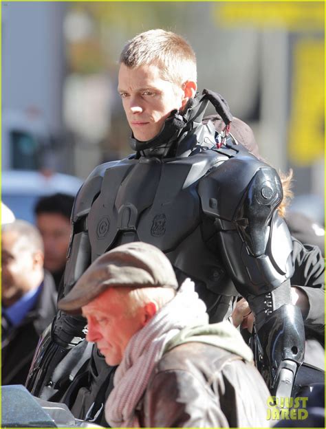 Joel Kinnaman: 'Robocop' Motorcycle Scenes!: Photo 2742769 | Pictures ...