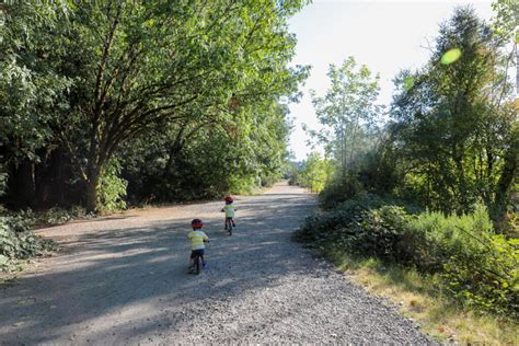 Hiking Trail at Riverfront Regional Park in Healdsburg, CA - Elle & Pear