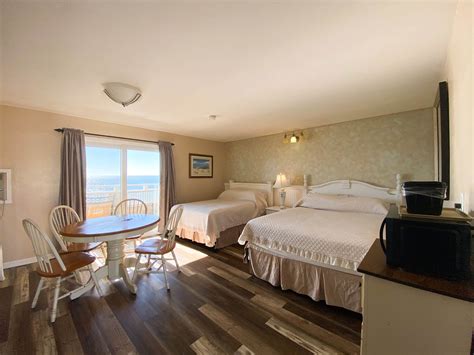 Oceanfront Room with Balcony & Kitchenette, Room #32 - Seashell Motel ...